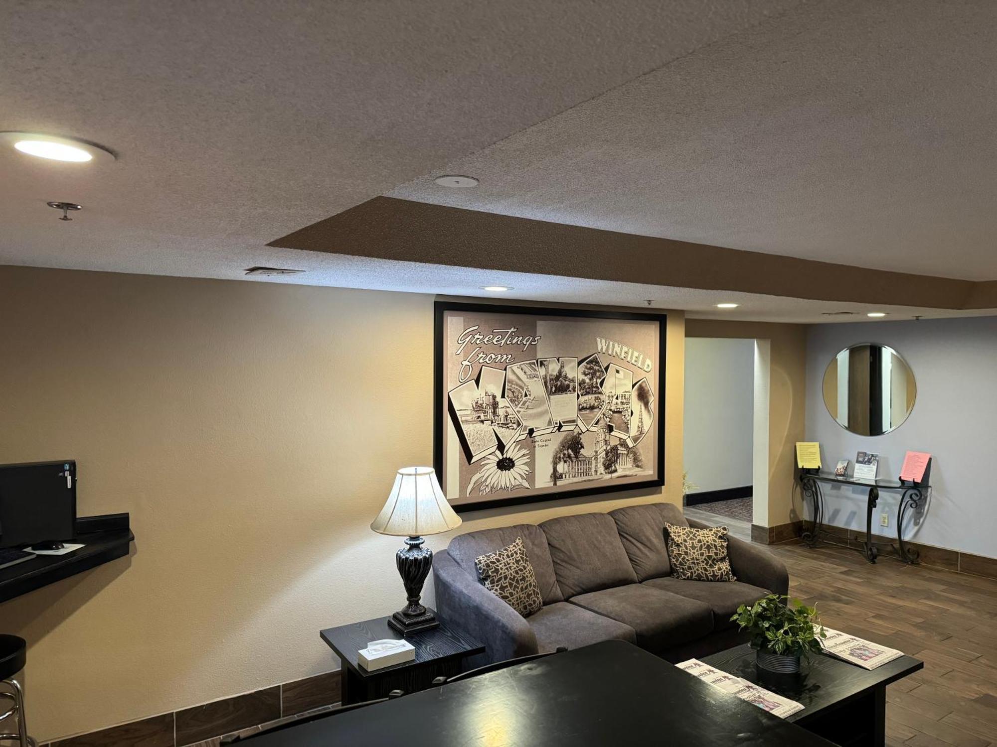 Hotel Super 8 By Wyndham Winfield-Quail Ridge Area Exterior foto
