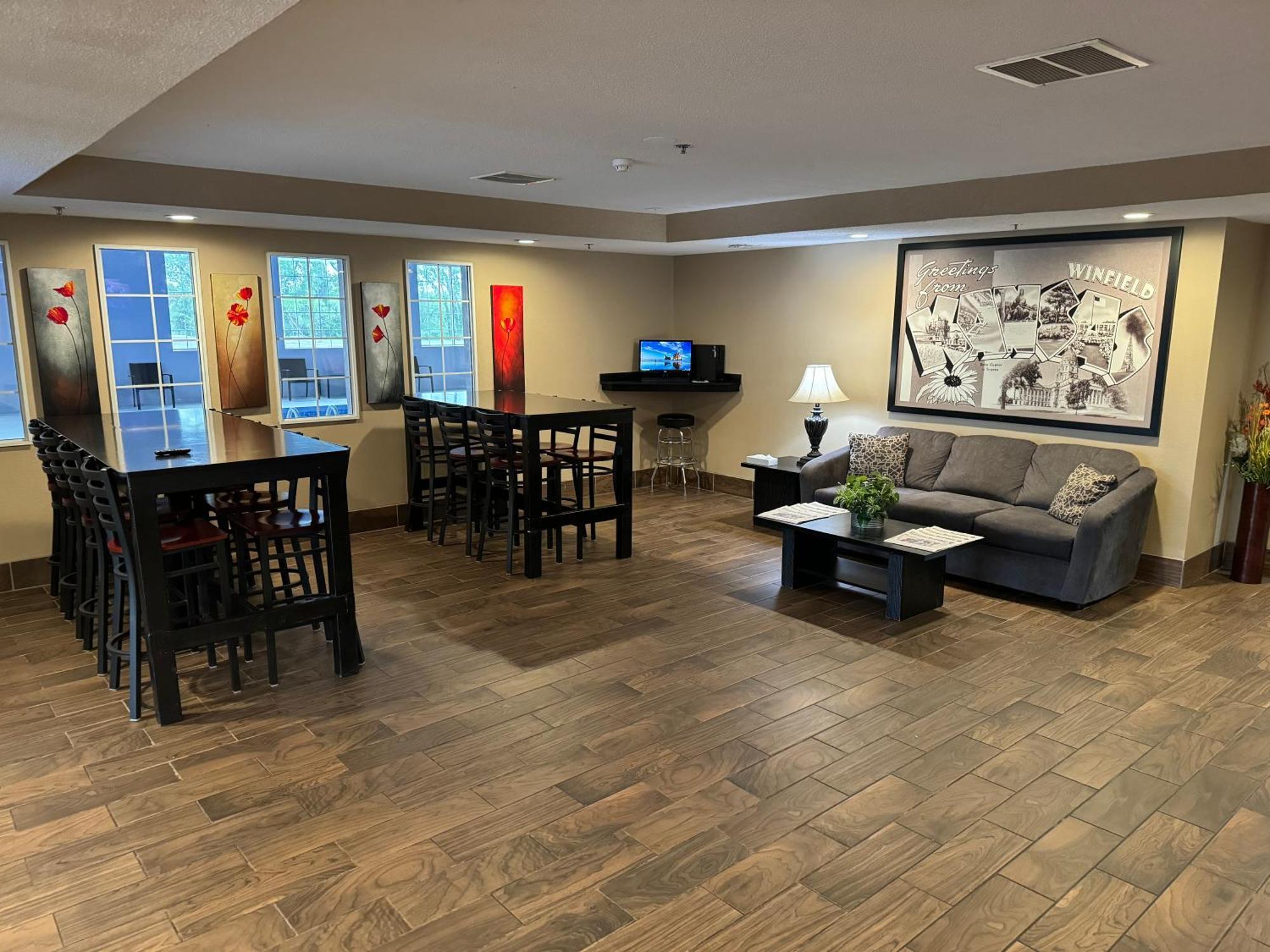 Hotel Super 8 By Wyndham Winfield-Quail Ridge Area Exterior foto